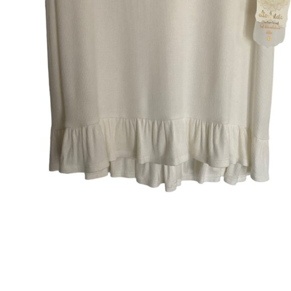 NWT Altar'd State White Embossed Sleeve Top with Ruffle Hem Small - Picture 5 of 6